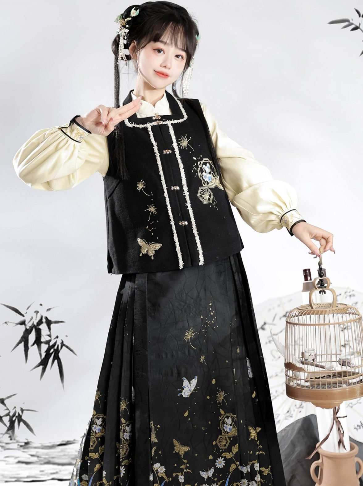 ゴージャスバタフライベスト+プリーツスカート+ブラウス