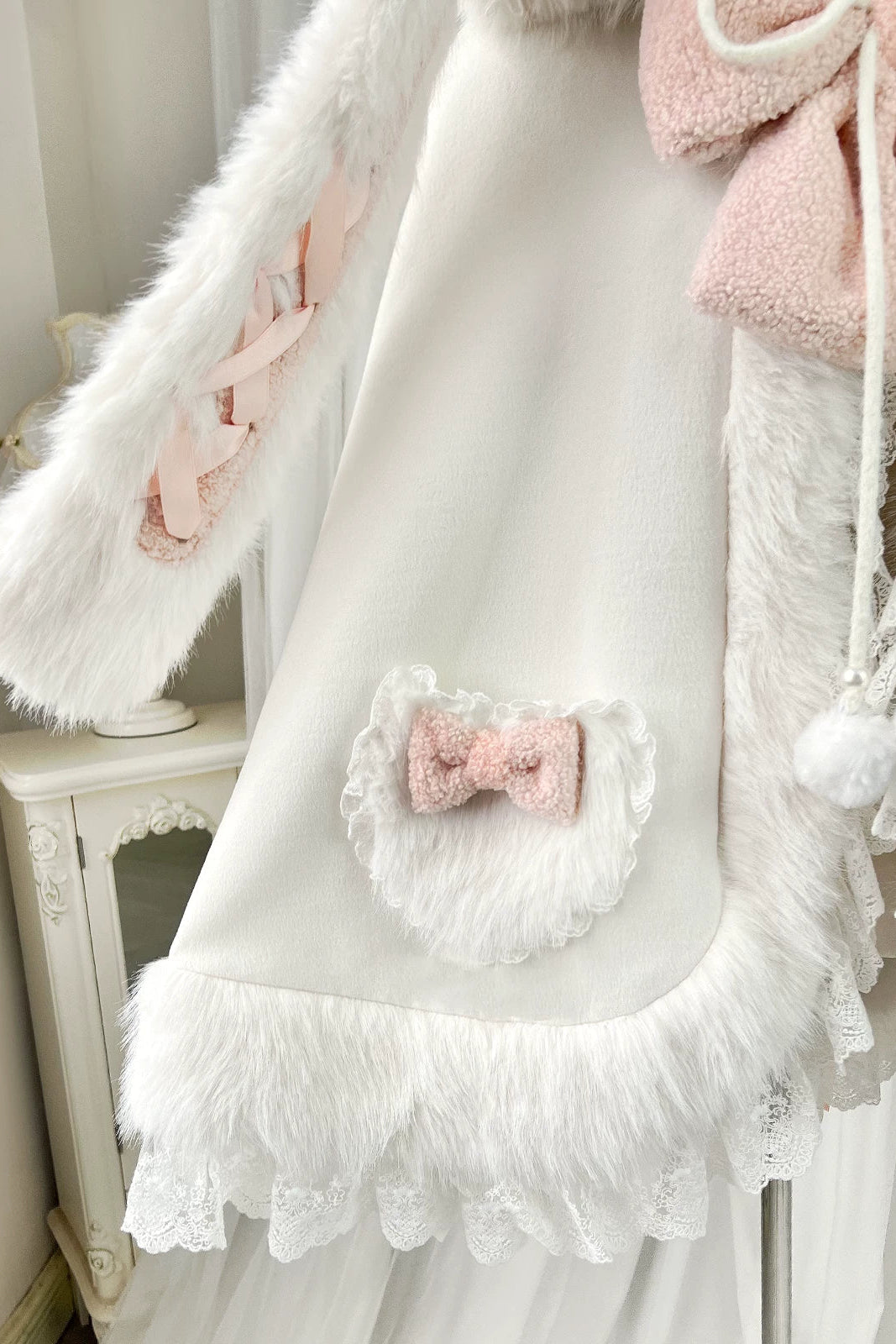 ラビットレースアップケープコート