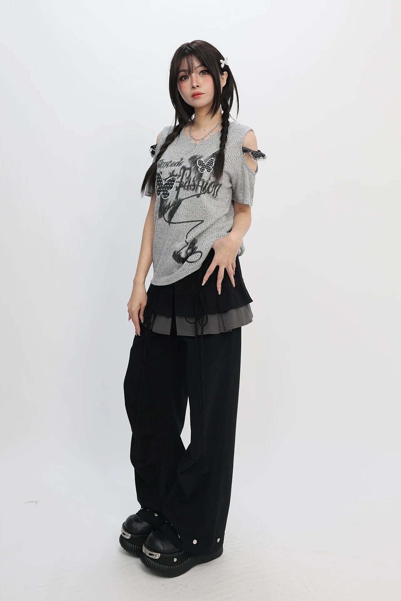 バタフライグラフィティオフショルダートップス