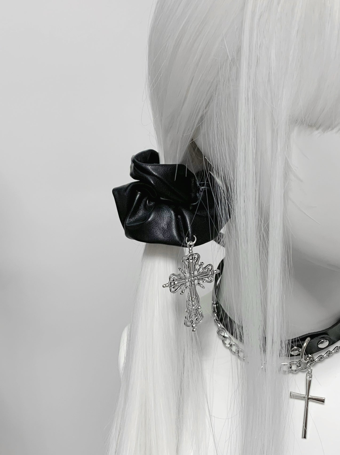 ダークレザークロスヘアバンドシュシュ