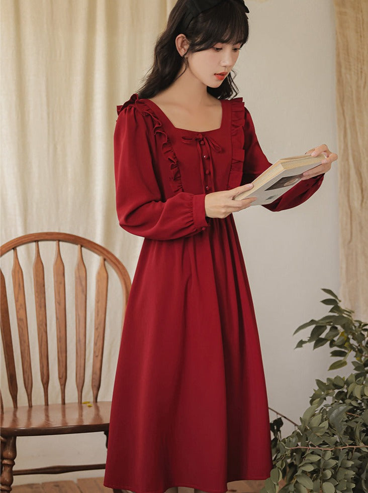 别致的红色复古荷叶边连衣裙
