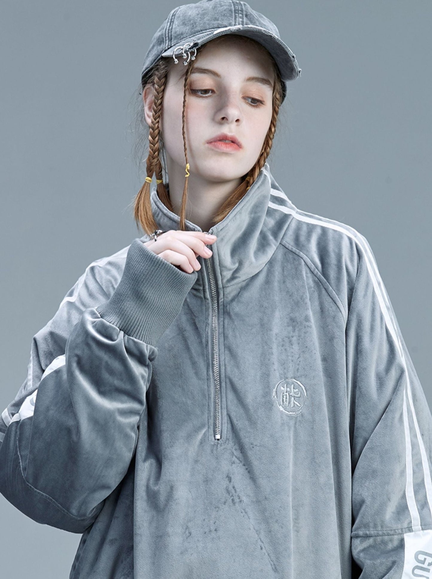 グレースエードロゴエンブロイダリープルオーバー