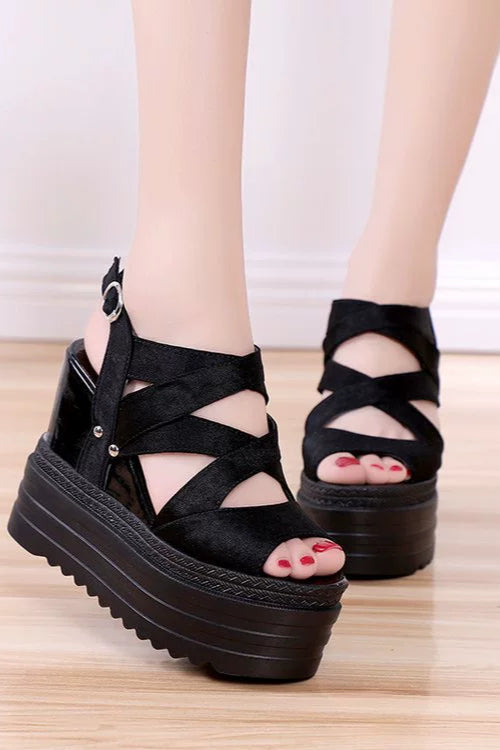 Thick soled cut line design shoes