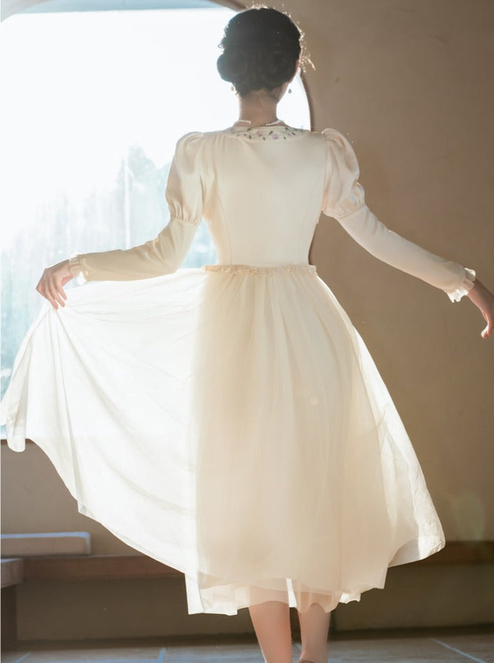 系带法式花朵连衣裙