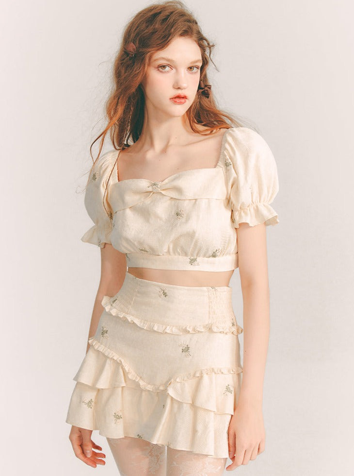 フラワーパフスリーブトップス+フリルスカート