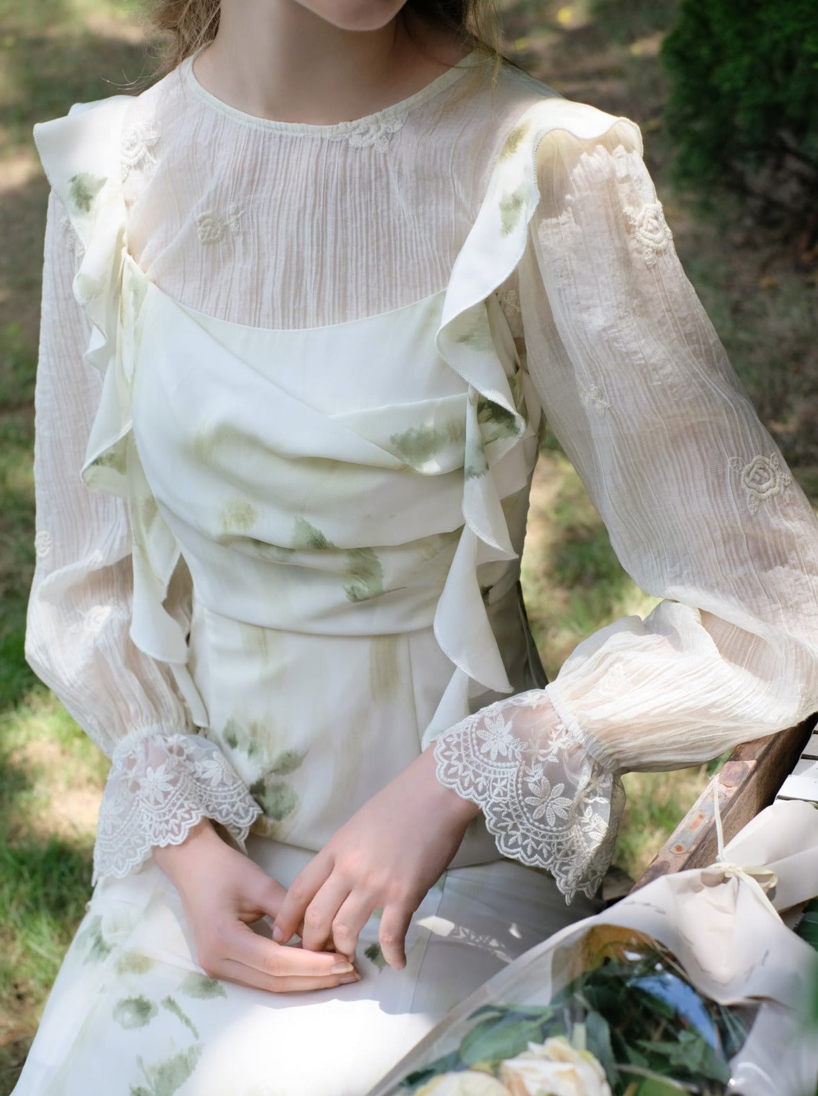 쉬폰 시어 탑 + 그린 플라워 캐미솔 스커트