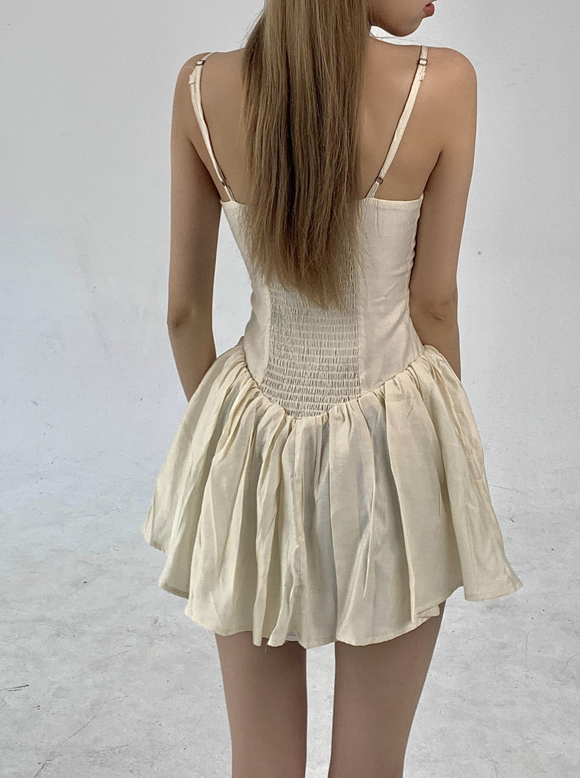 フレンチスリムサスペンダーワンピース