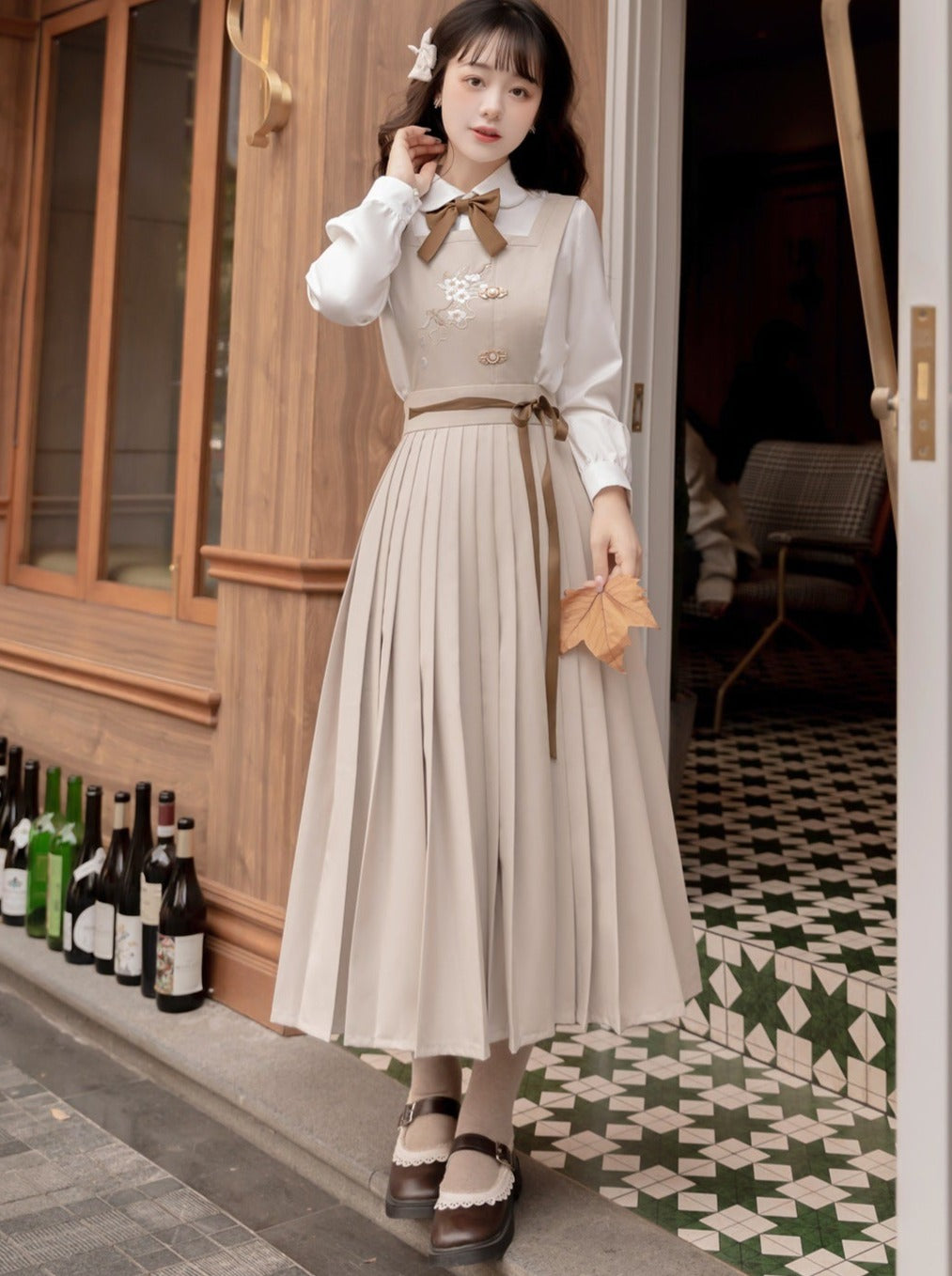 컬리지 스타일 재킷 + 서스펜더 스커트 + 리본 블라우스