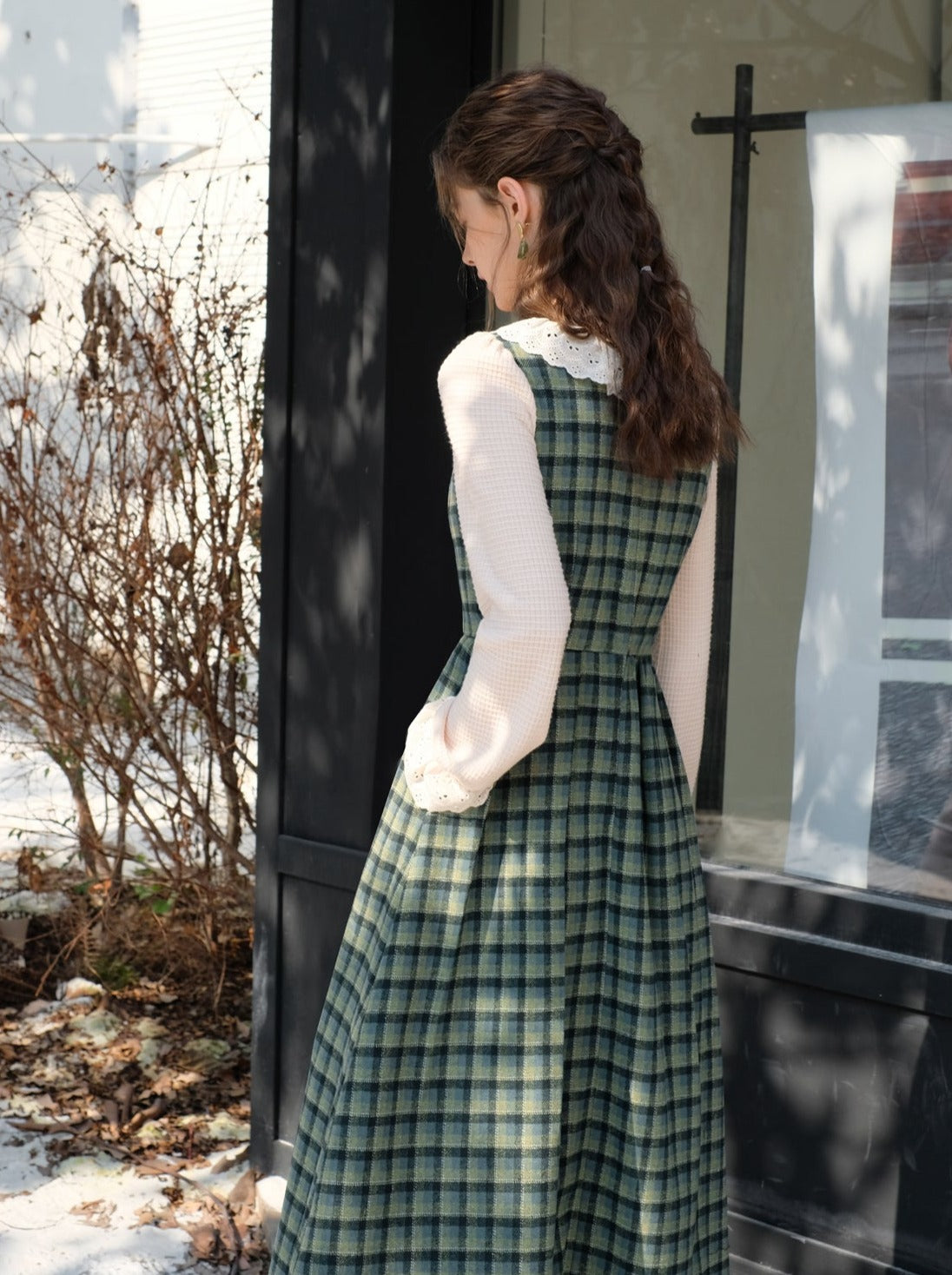 레트로 러플 레이스 칼라 블라우스 + 그린 체크 서스펜더 스커트