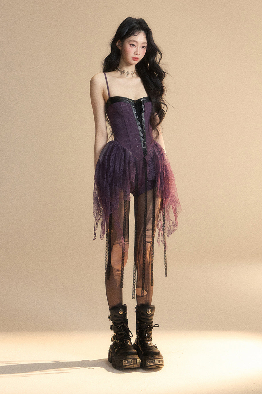 【予約商品】ダークフレンチレースホルタードレス