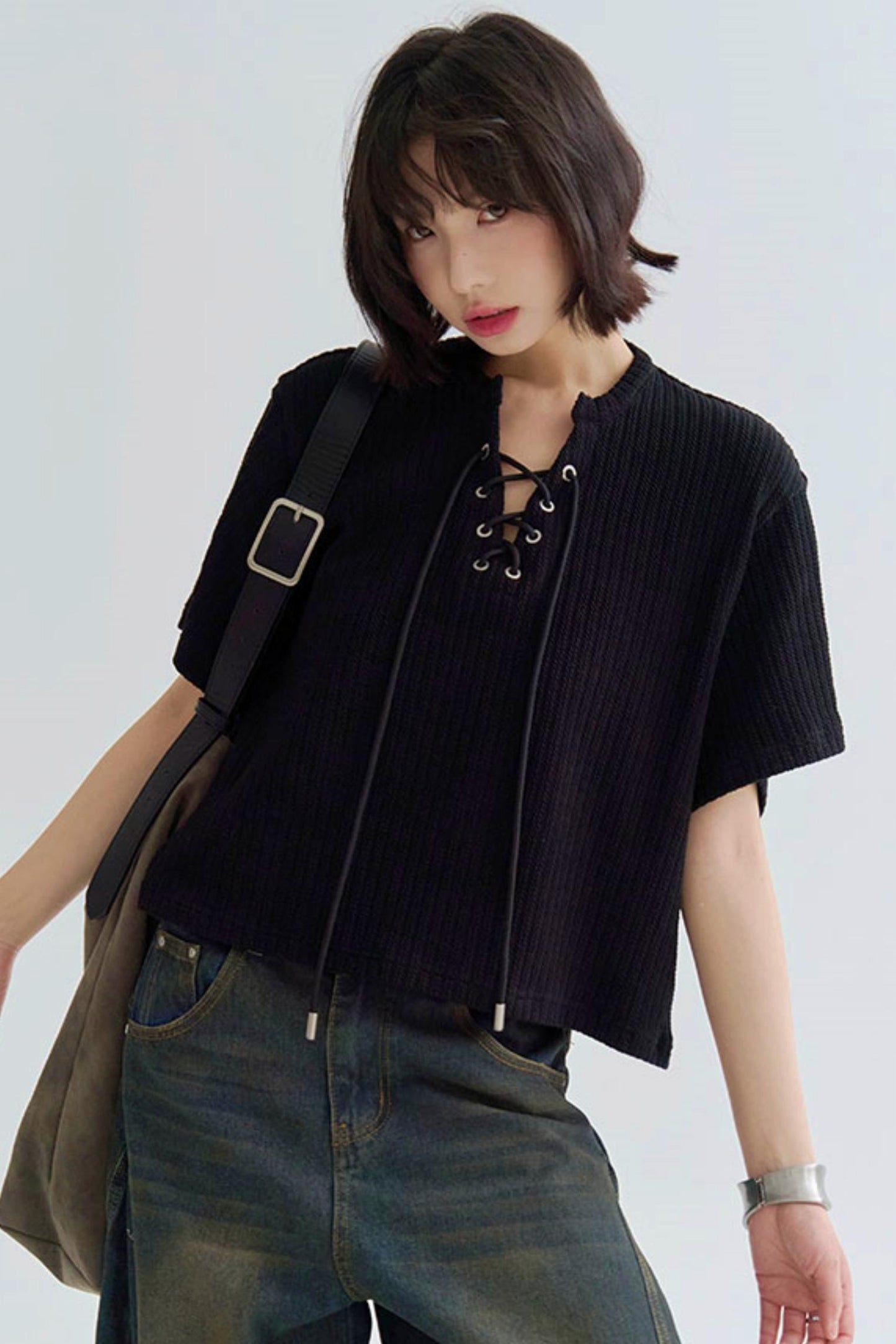 Top suelto con cuello en V y lazada de color