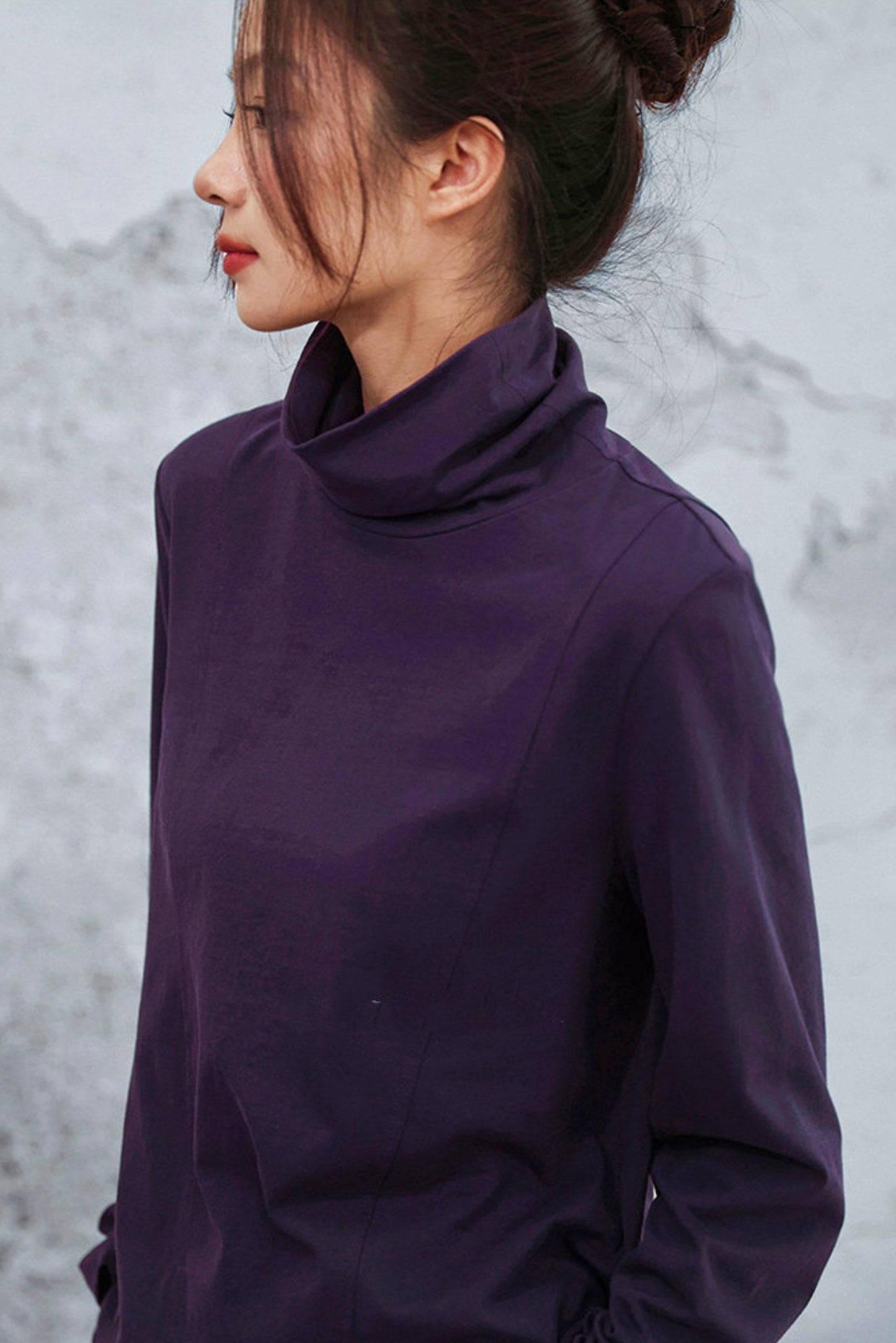 モードパープルタートルネックトップス