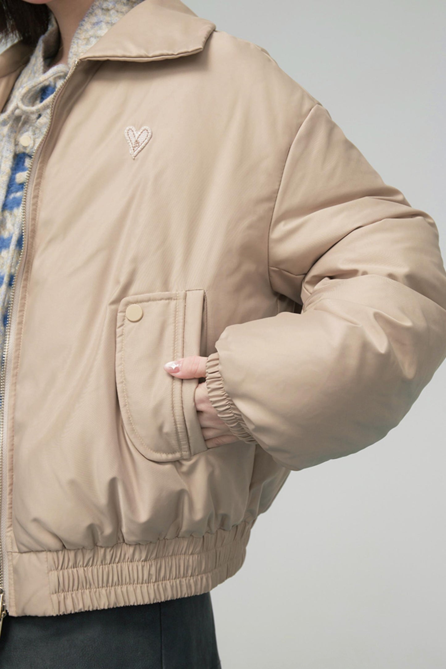 サテンコクーンダウンジャケット