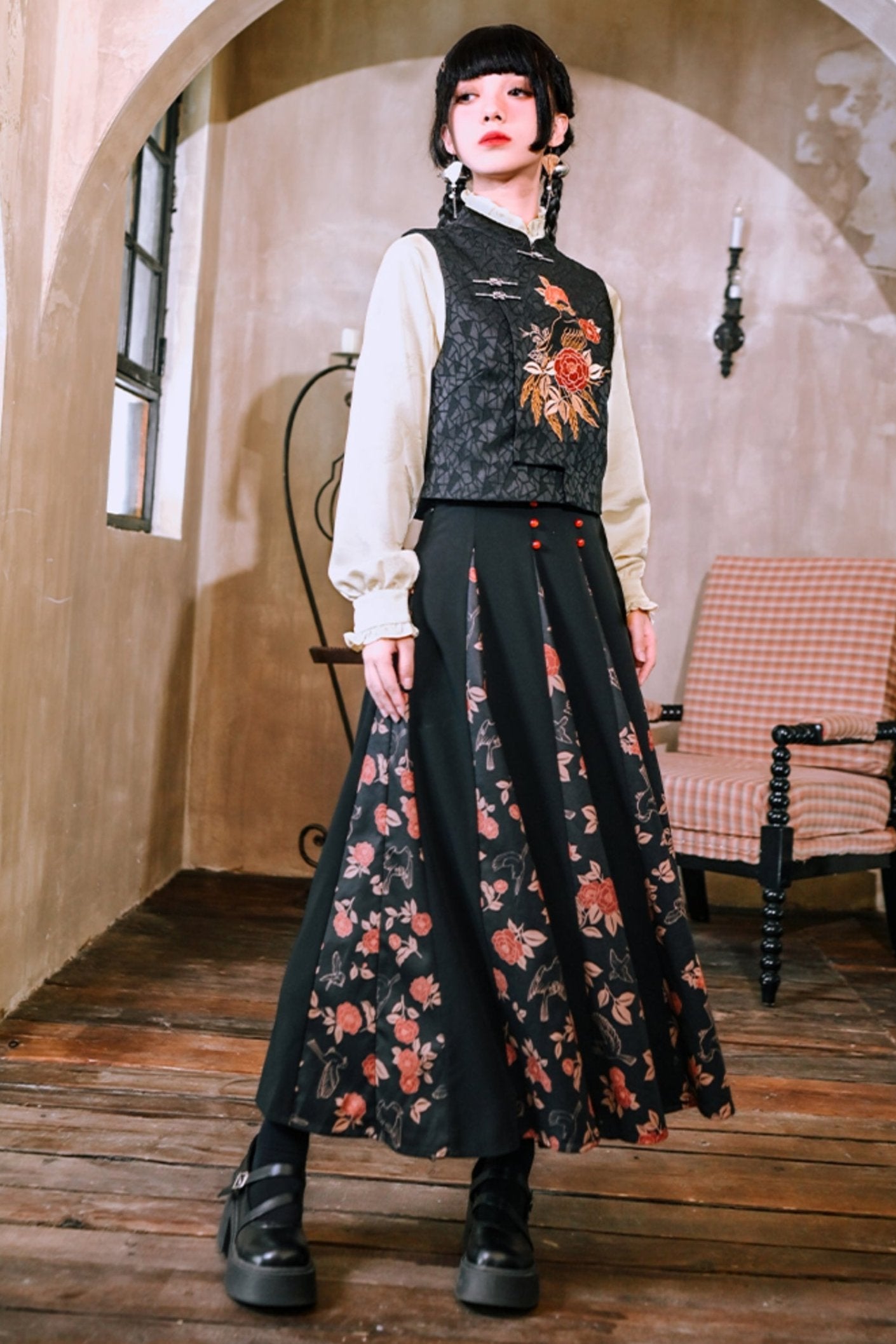 Embroidered Chinese Sleeveless Vest