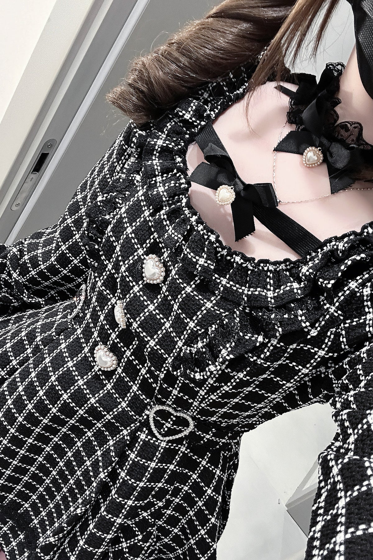 Vestido oscuro de cuadros estilo jirai + pantalones cortos