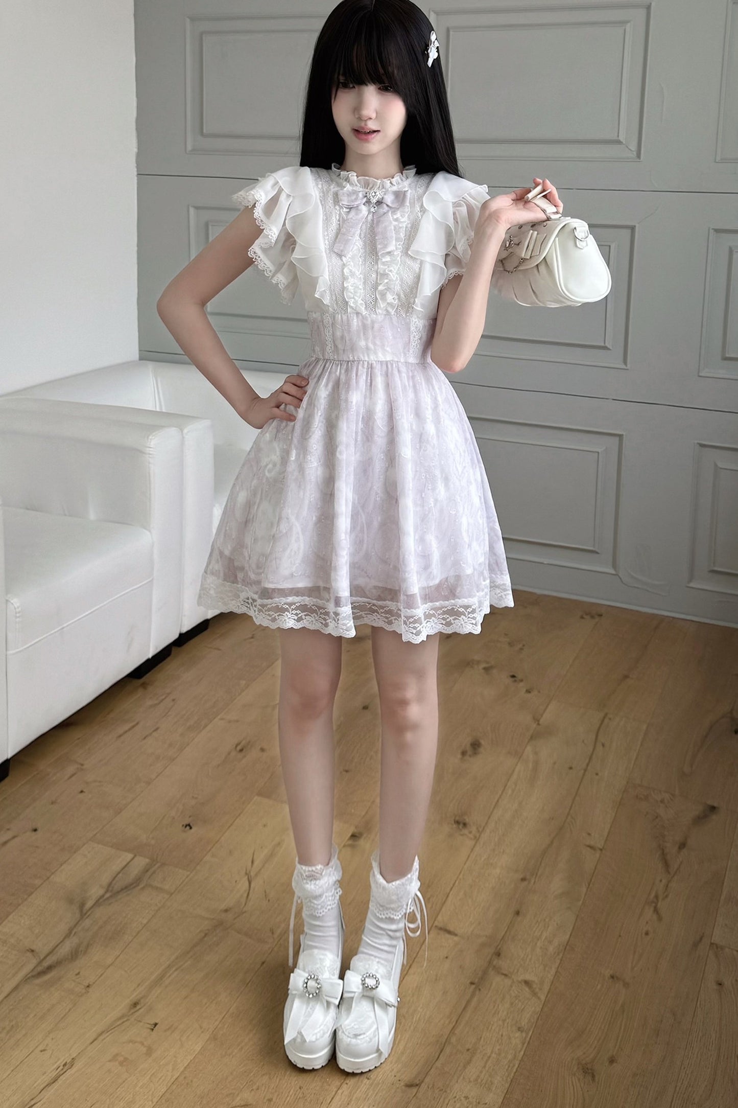 Spitzenkleid mit Purple-Mist-Farbverlauf und geschnürter Taille