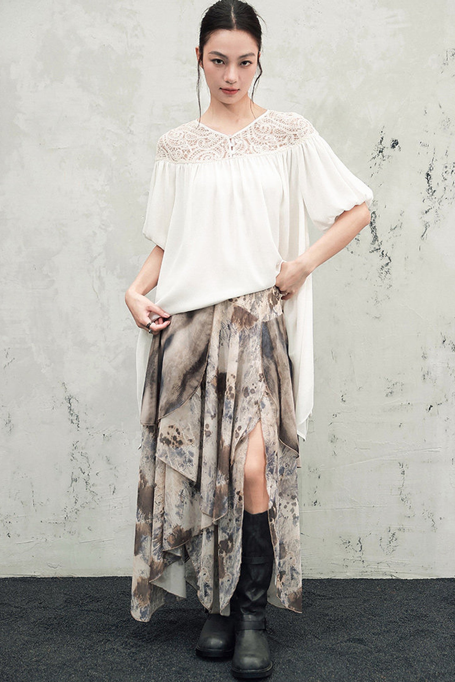 Asymmetrischer Rock mit Druck