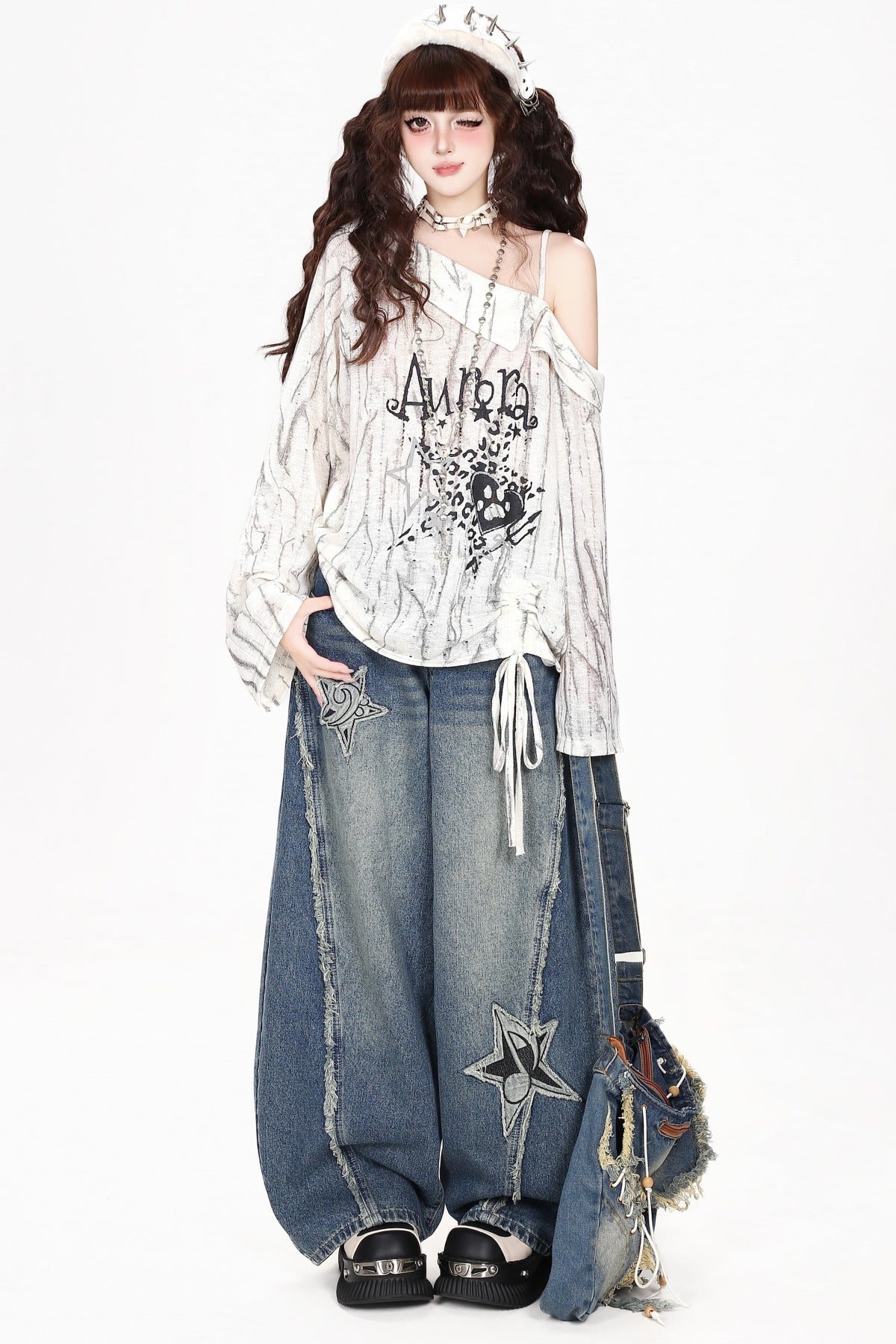 Gewaschene Jeans mit Sternaufnäher und weitem Bein
