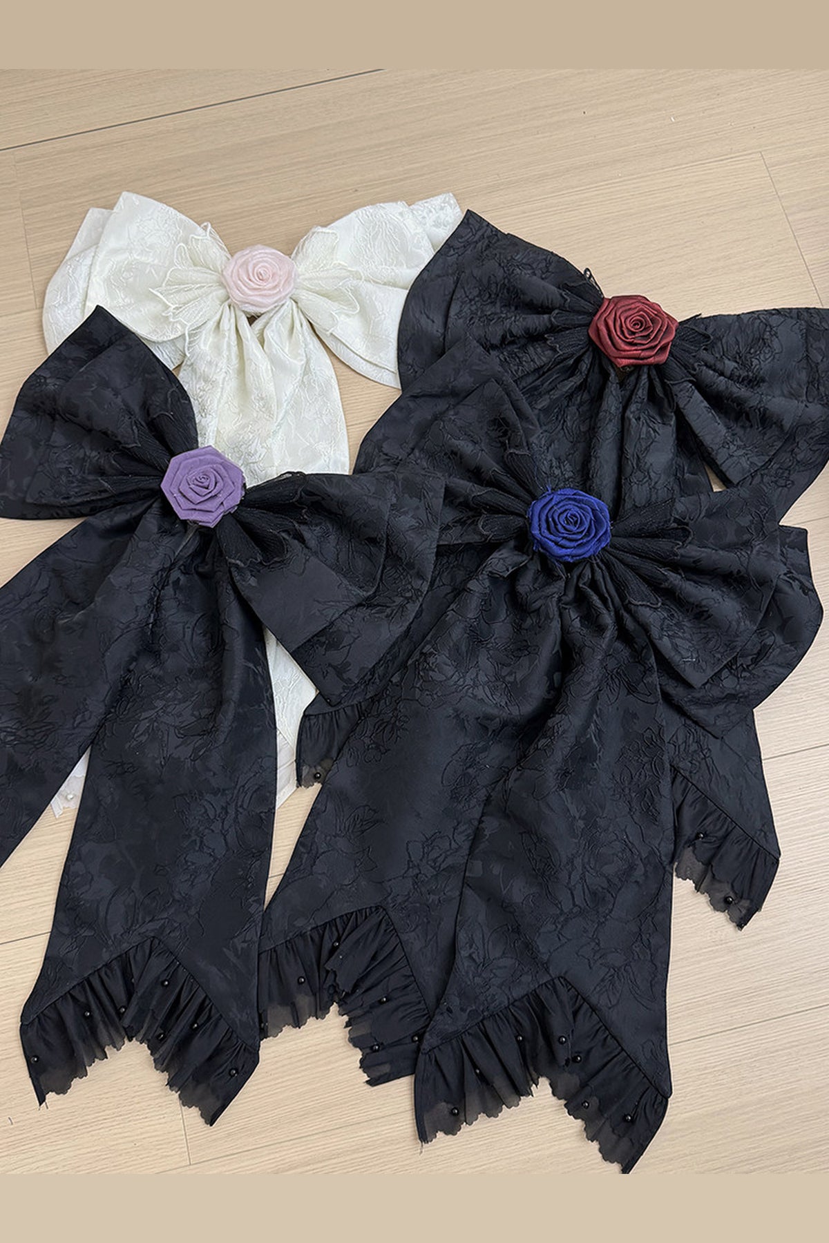 Mini-robe gothique élégante à roses