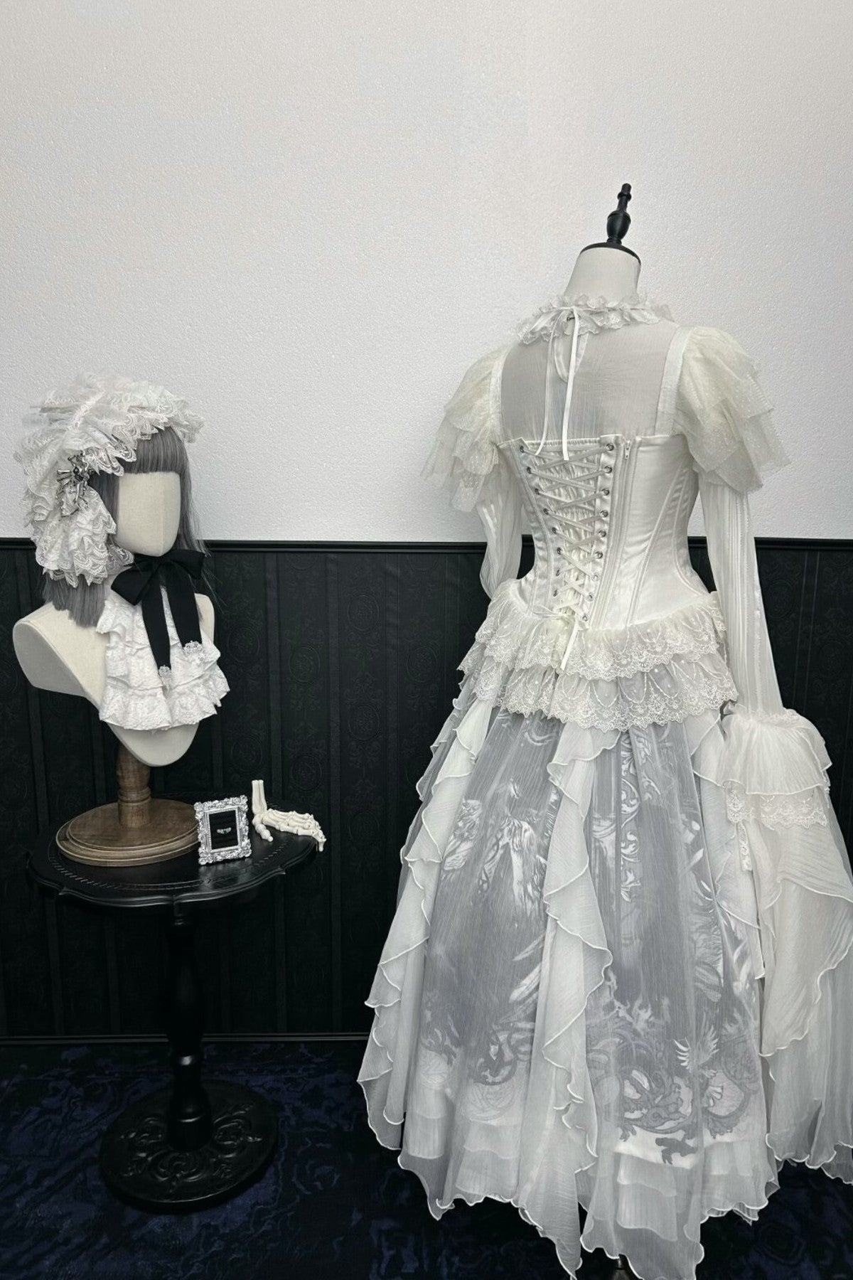 Original-Lolita-Zweiteiler mit Fischbeinkorsett und Figurformung