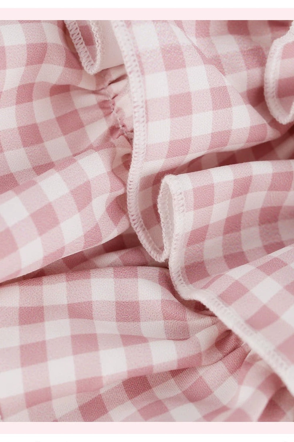 Verspieltes rosa Oberteil + karierter Stufenrock