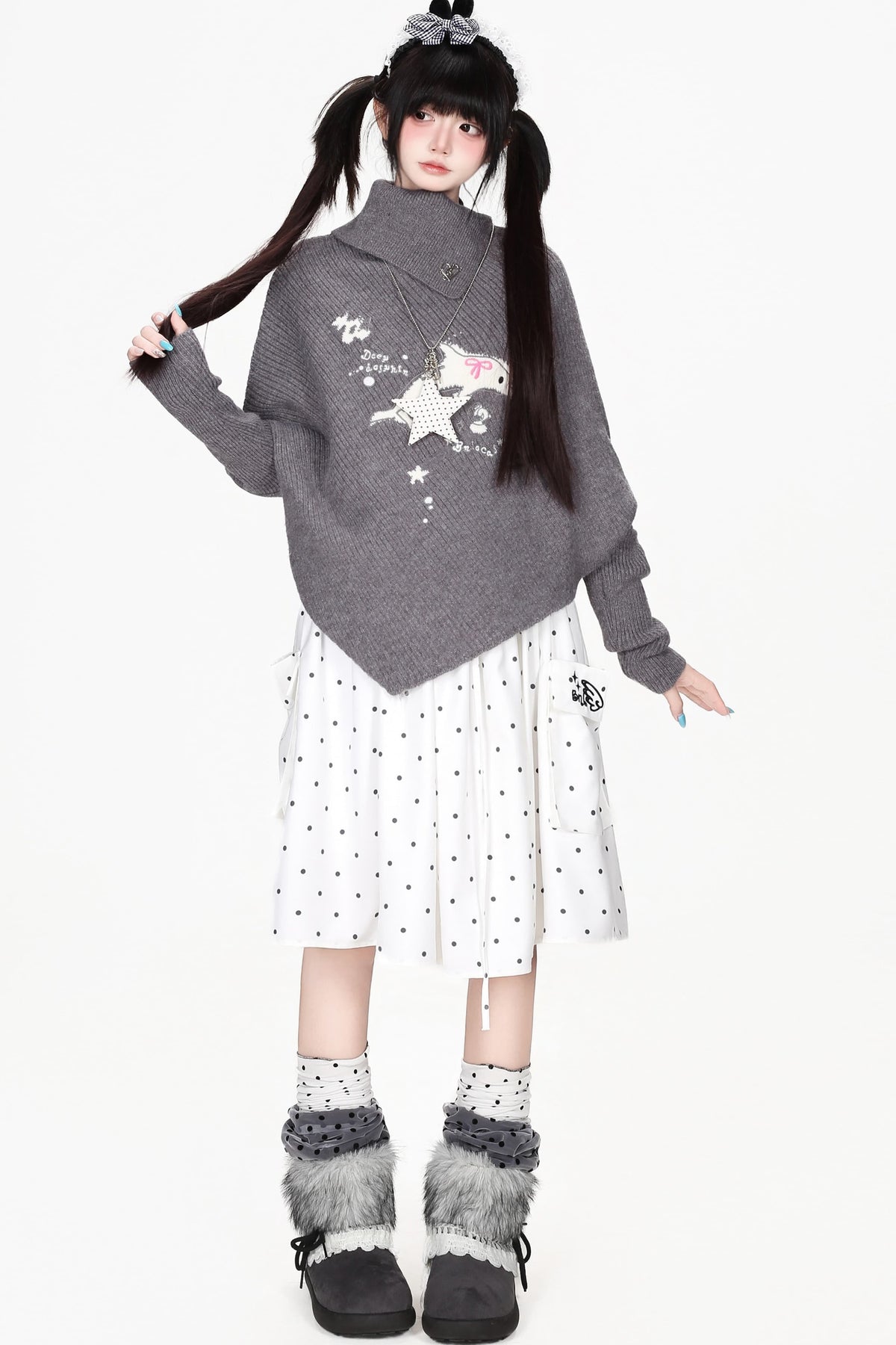 Pullover mit hohem Kragen und asymmetrischem Cape