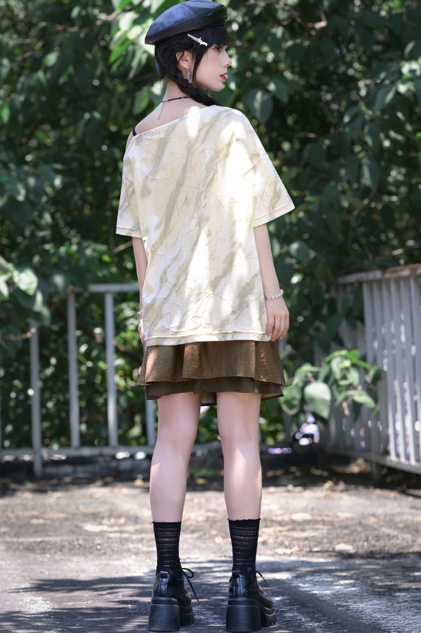小鹿プリントオフショルTシャツ