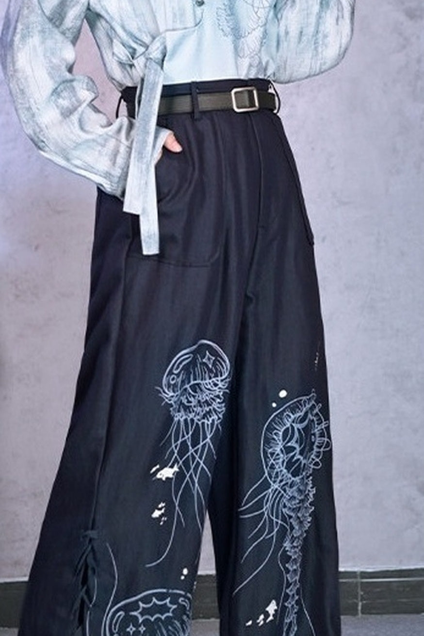 Wide-Leg-Hose mit blauem Quallen-Print und Schnürung