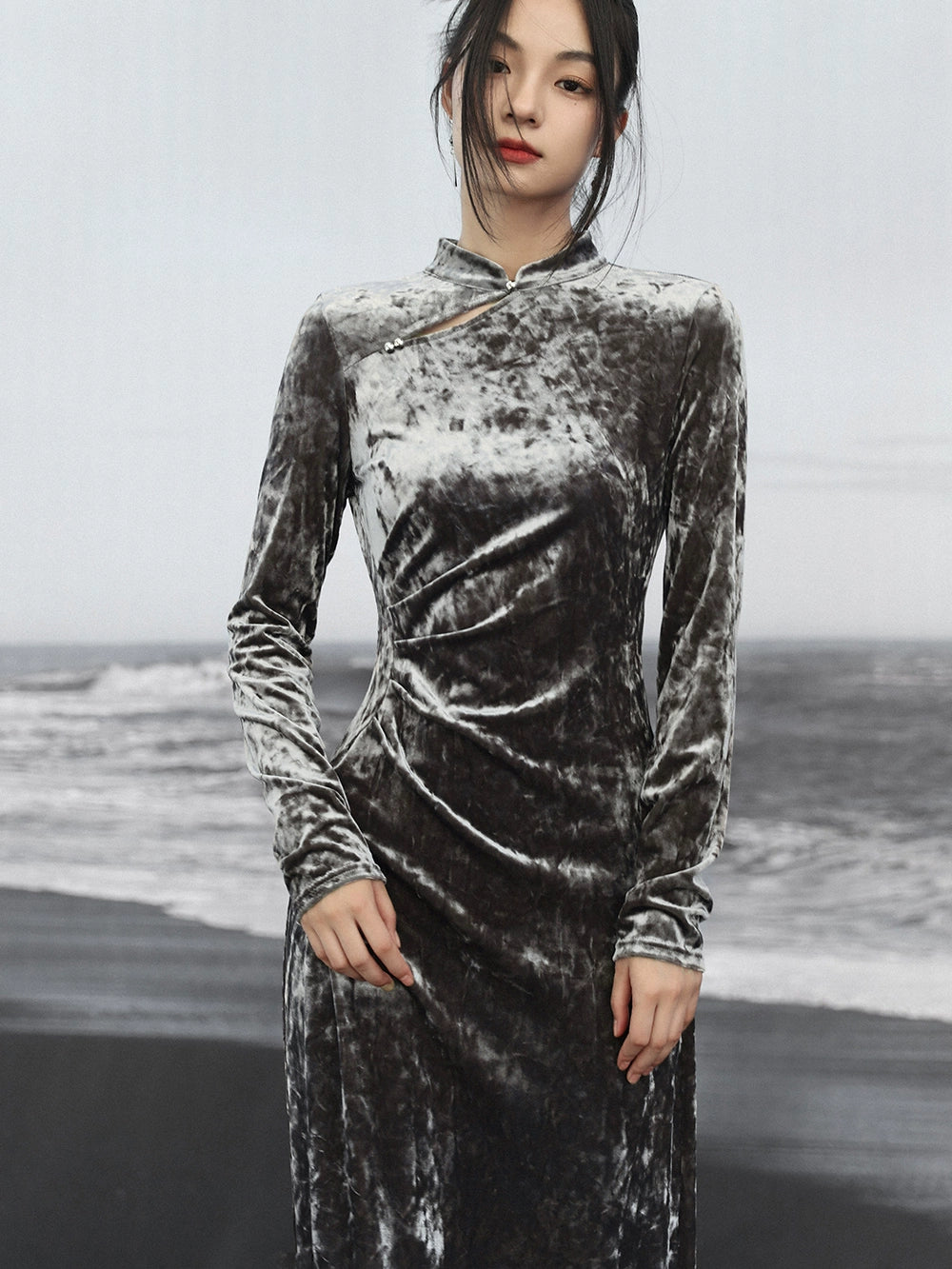 中国金钻天鹅绒连衣裙