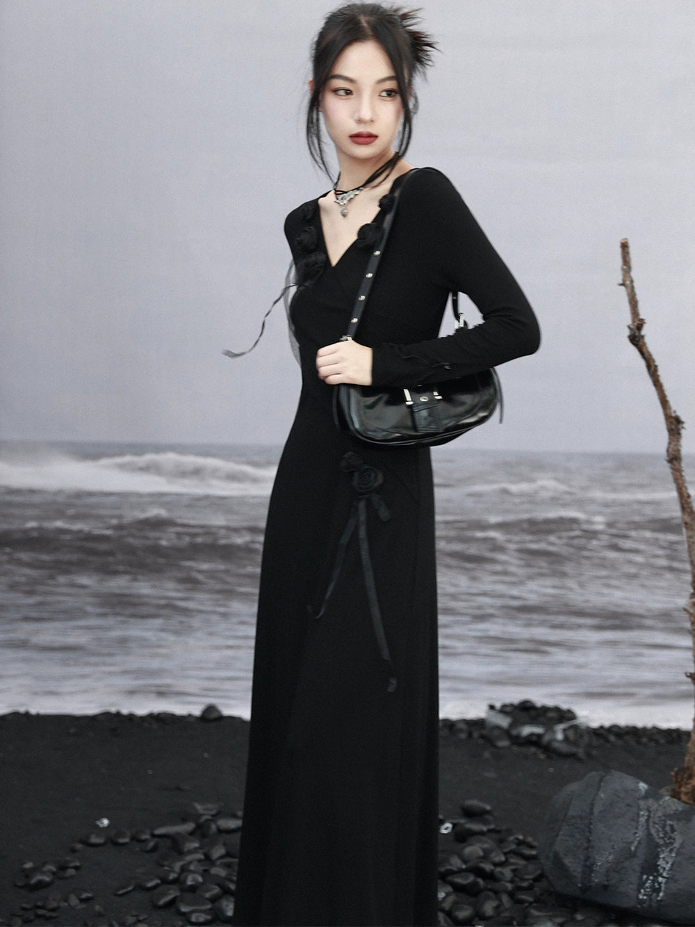 修身 V 领针织连衣裙