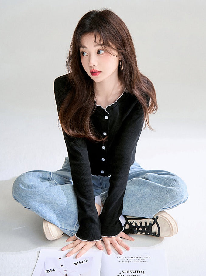 Top cardigan monochrome à fleurs