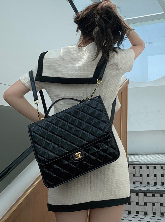 ゴールドバックルカーディガン+タイトスカート