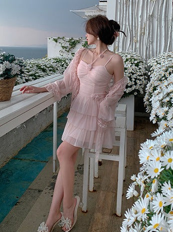 シアーレースカーデ+ピンクローズホルターネックティアードサスドレス