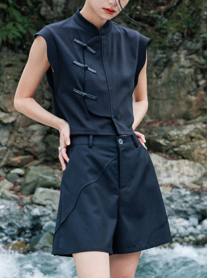 Dark point design shorts