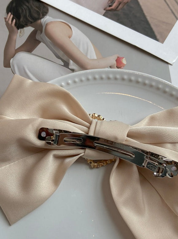 Harbaretta à gros rubans et à pierres précieuses