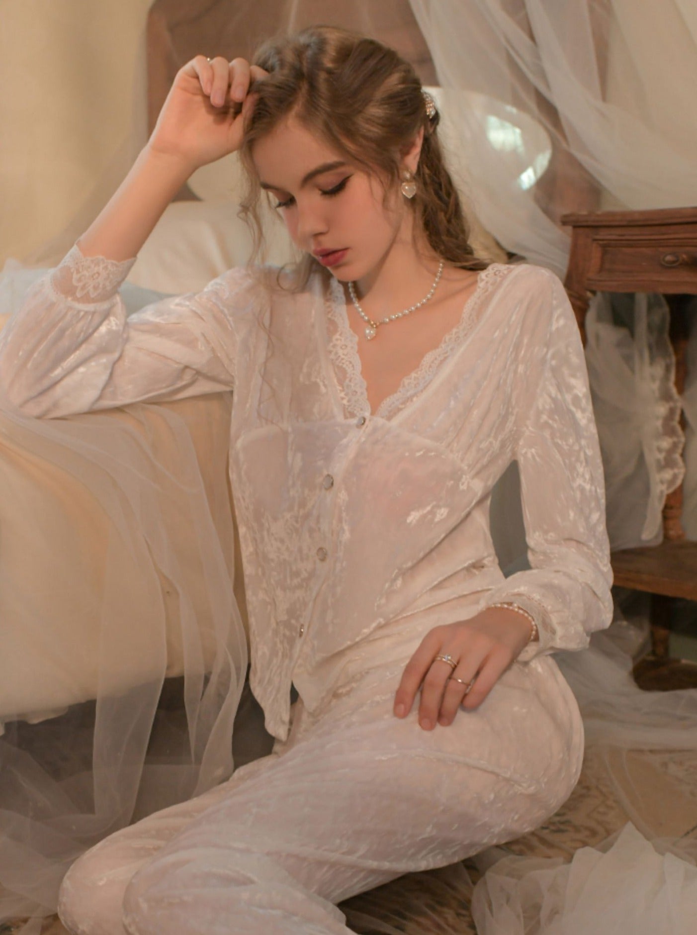 Velvet lace room wear