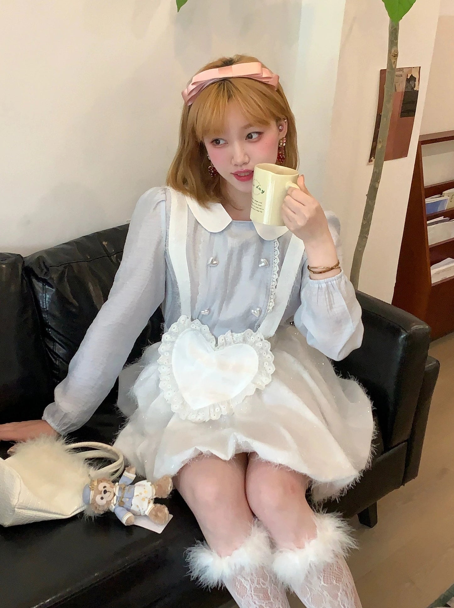 블루 돌칼라 셔츠 + 프릴 하트 서스펜더 스커트