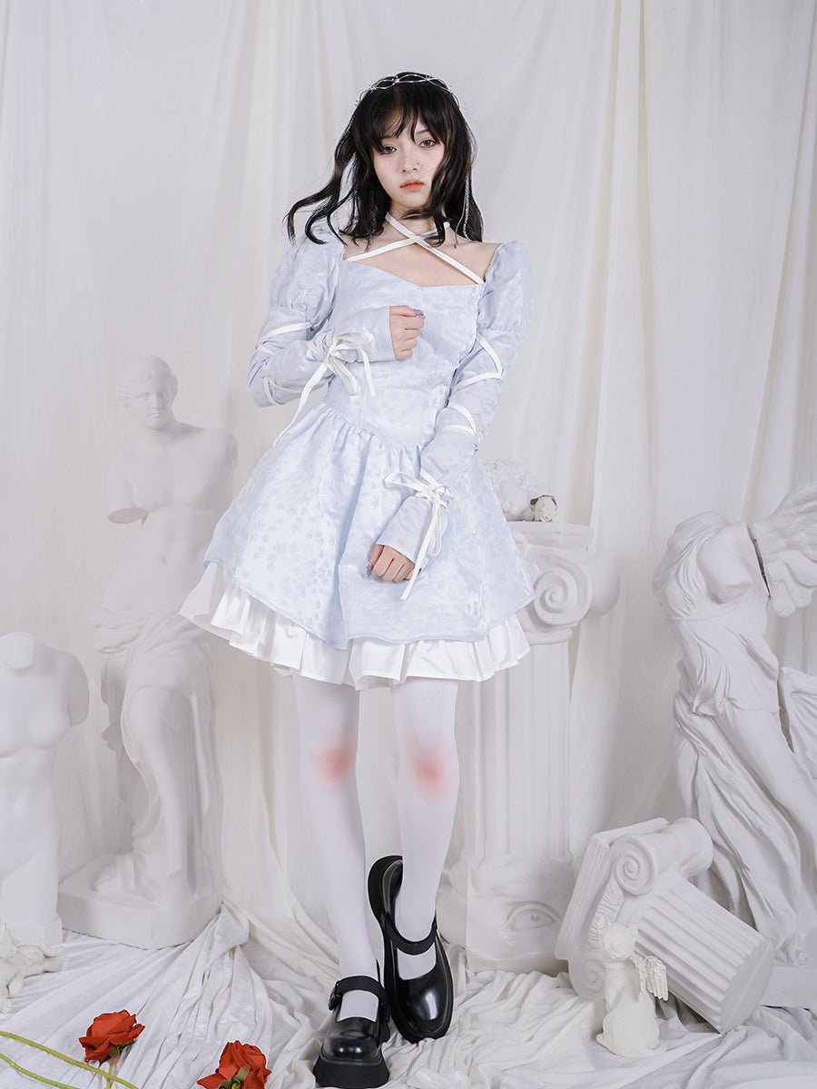 腰部标记的多层连衣裙,手臂上有系带设计