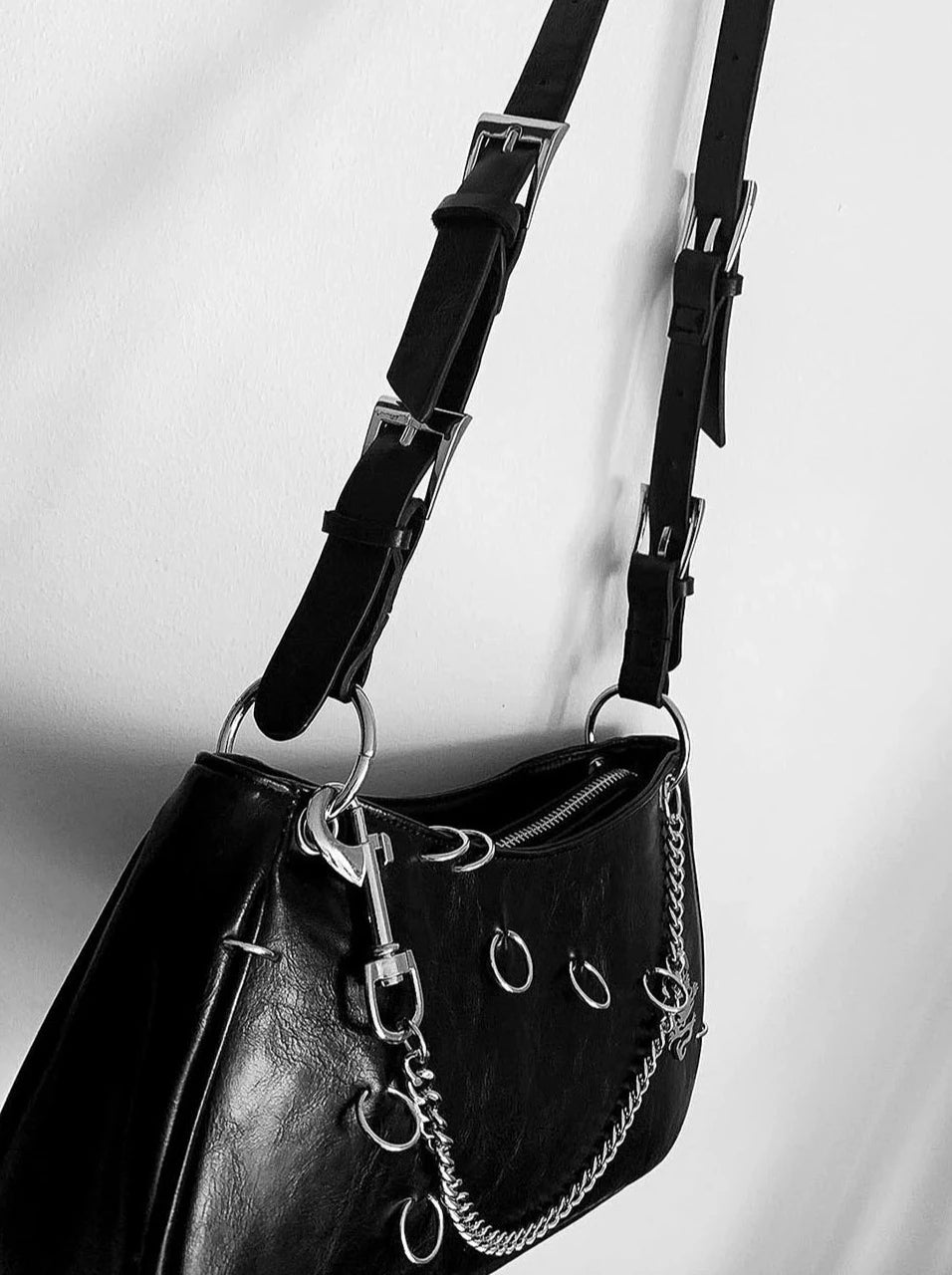 レトロパンクメタルリングチェーンオイルワックスレザーバッグ