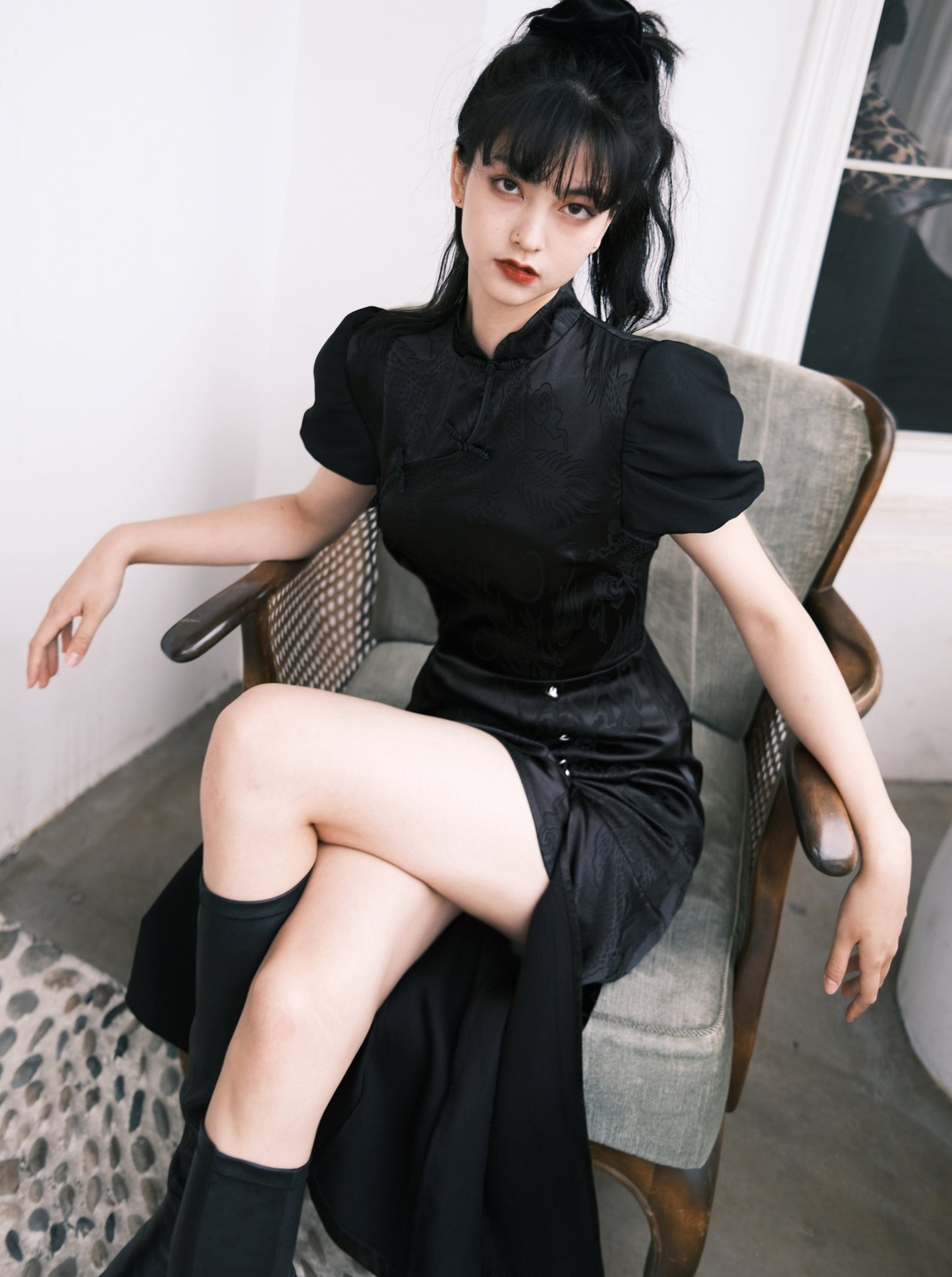 ダークフラワースイートクールスタイルスリットタイトワンピース