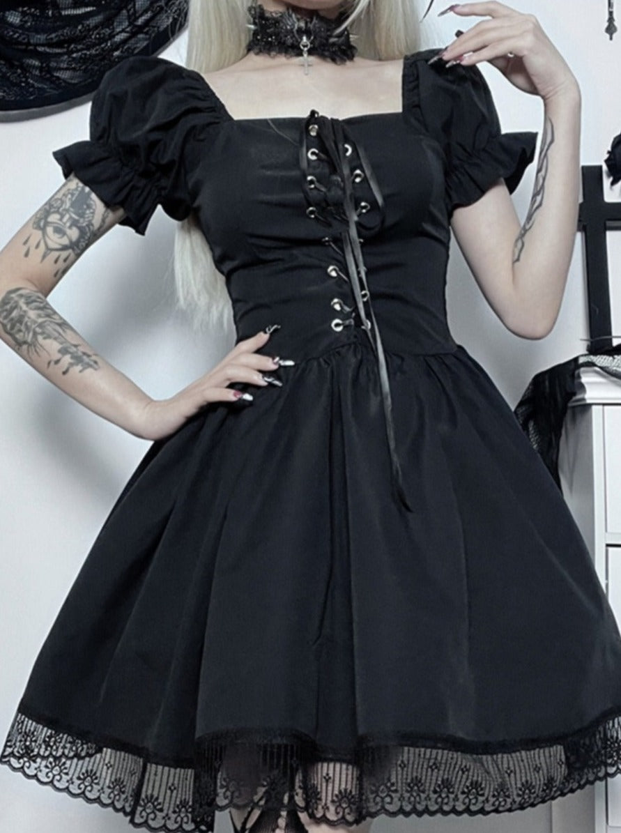 系带荷叶边连衣裙