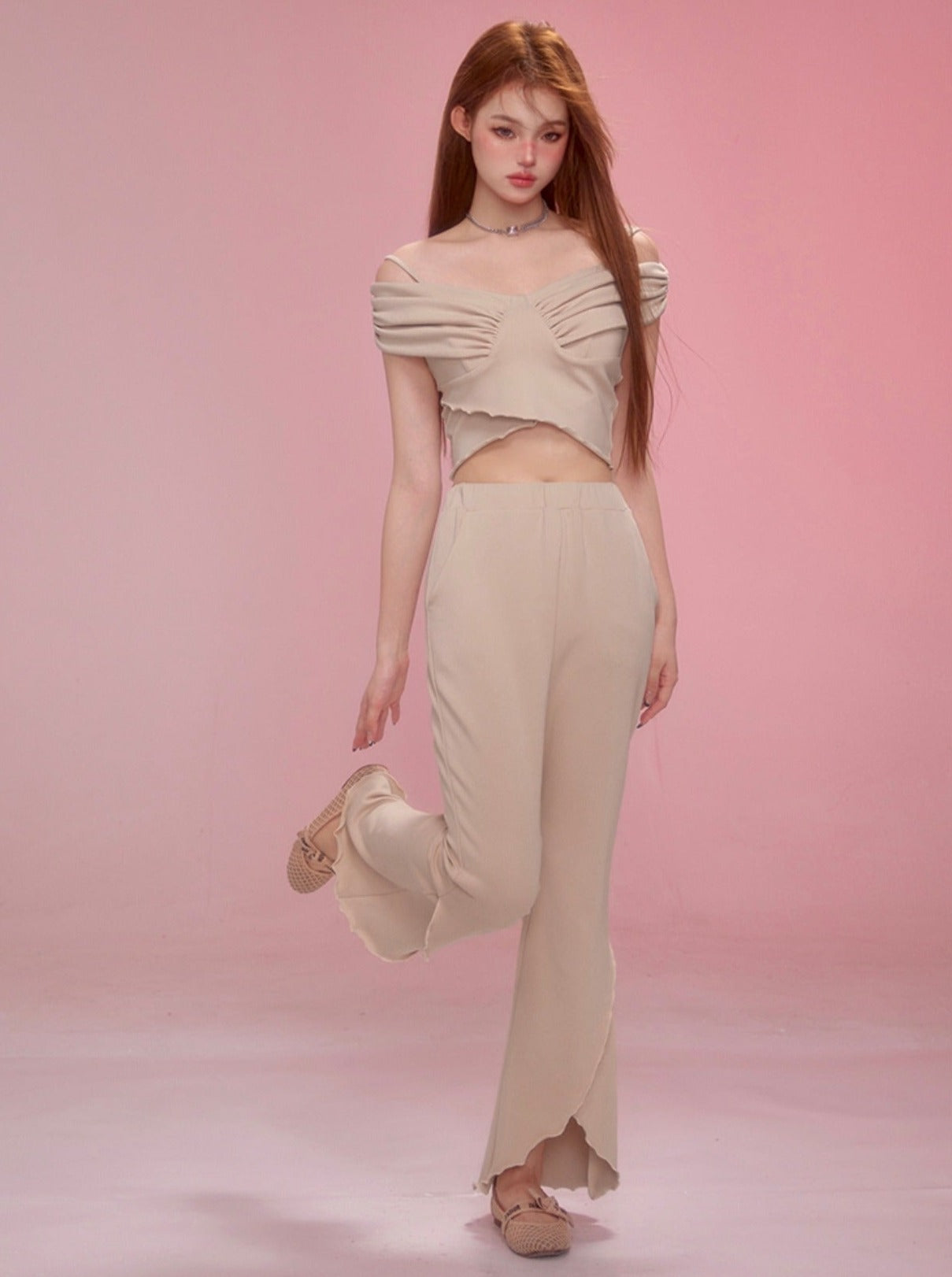 オフショルクロップドトップス+フレアパンツ