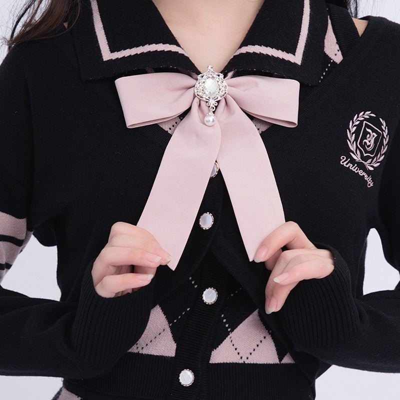 ジュエルリボン付きラインカラーノースリーブニットトップス+ダイヤチェックニットスカート+ラインスリーブショートカーディガン - LilyBlack