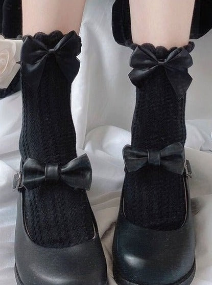 スカラップリボンブローチソックス - Belchic