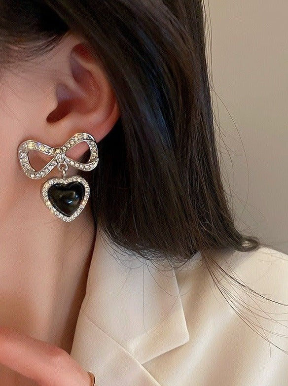 ブラックハートジュエルリボンシルバーニードルピアス - Belchic