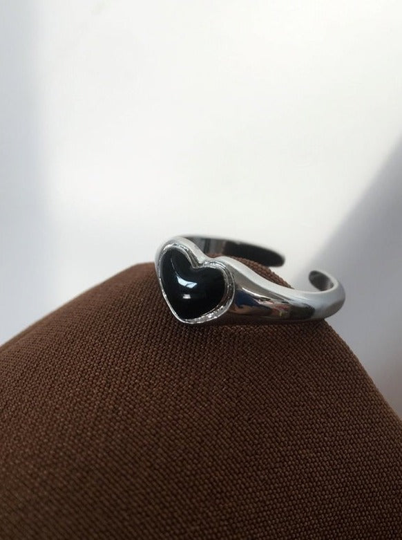 ハートデザインブラックエナメルリング - LilyBlack