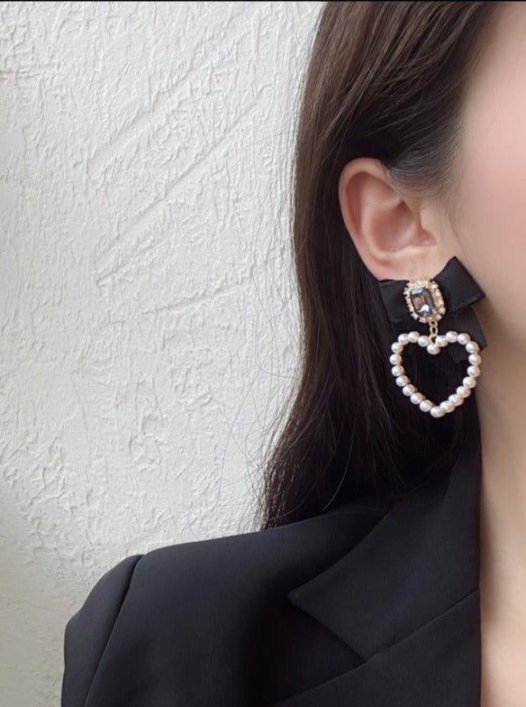 パールハートスクウェアジュエルリボンピアス - LilyBlack