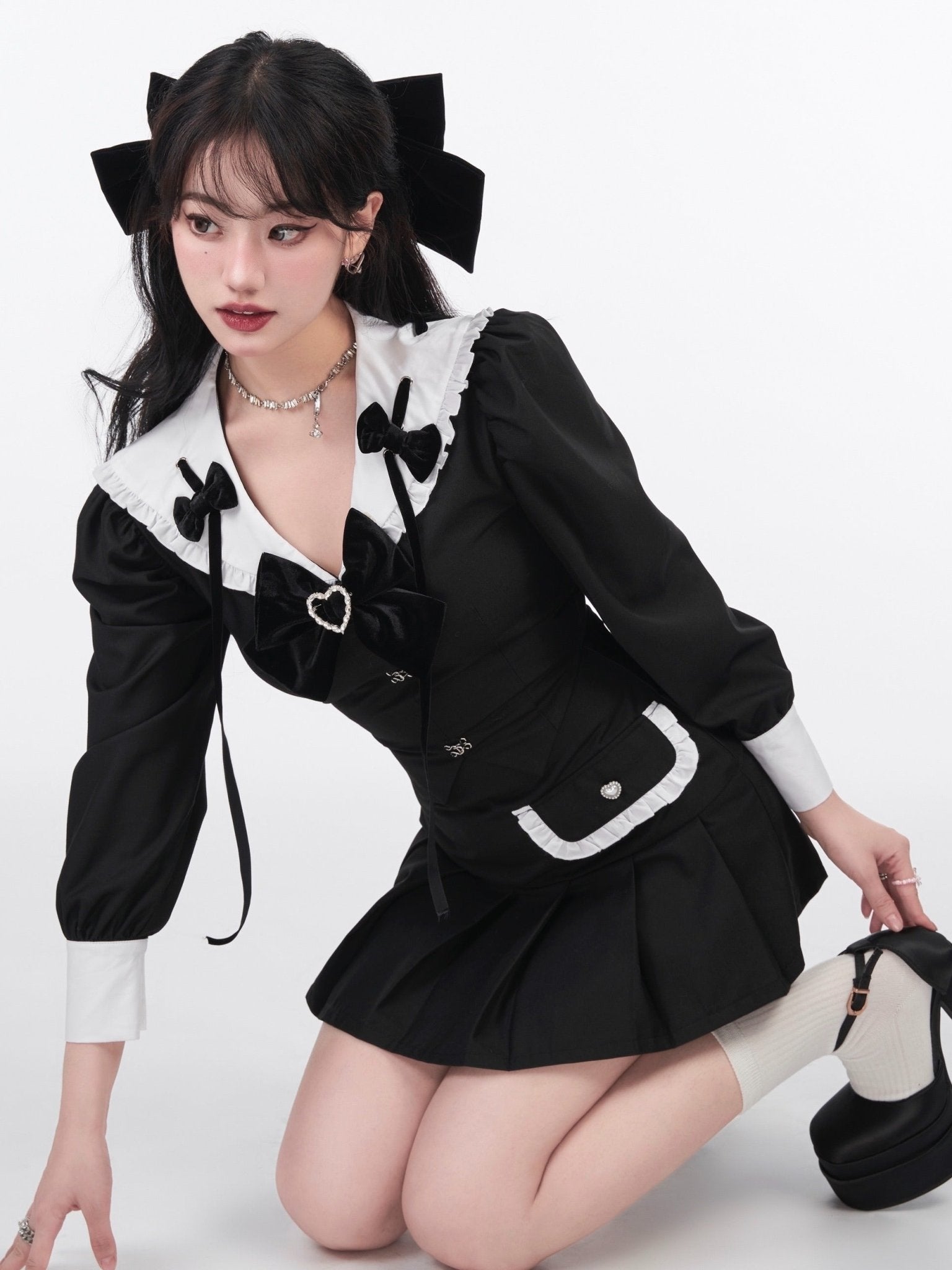 Frilled sailor volume sleeve dress with ribbon