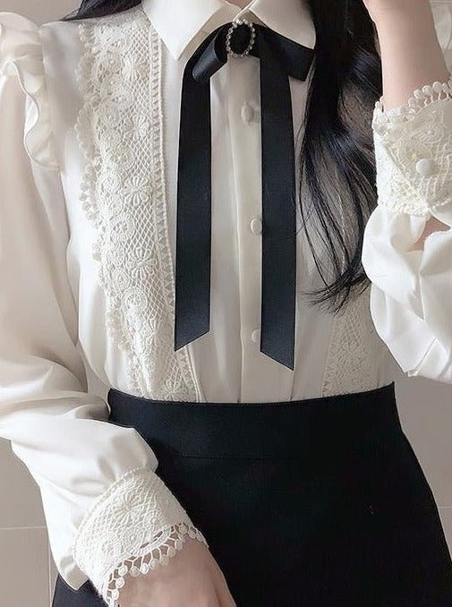 リボンブローチ付き アンティークレースブラウス - Belchic