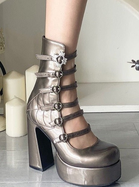 クロスハートストラップスーパープラットフォームブーツ - LilyBlack